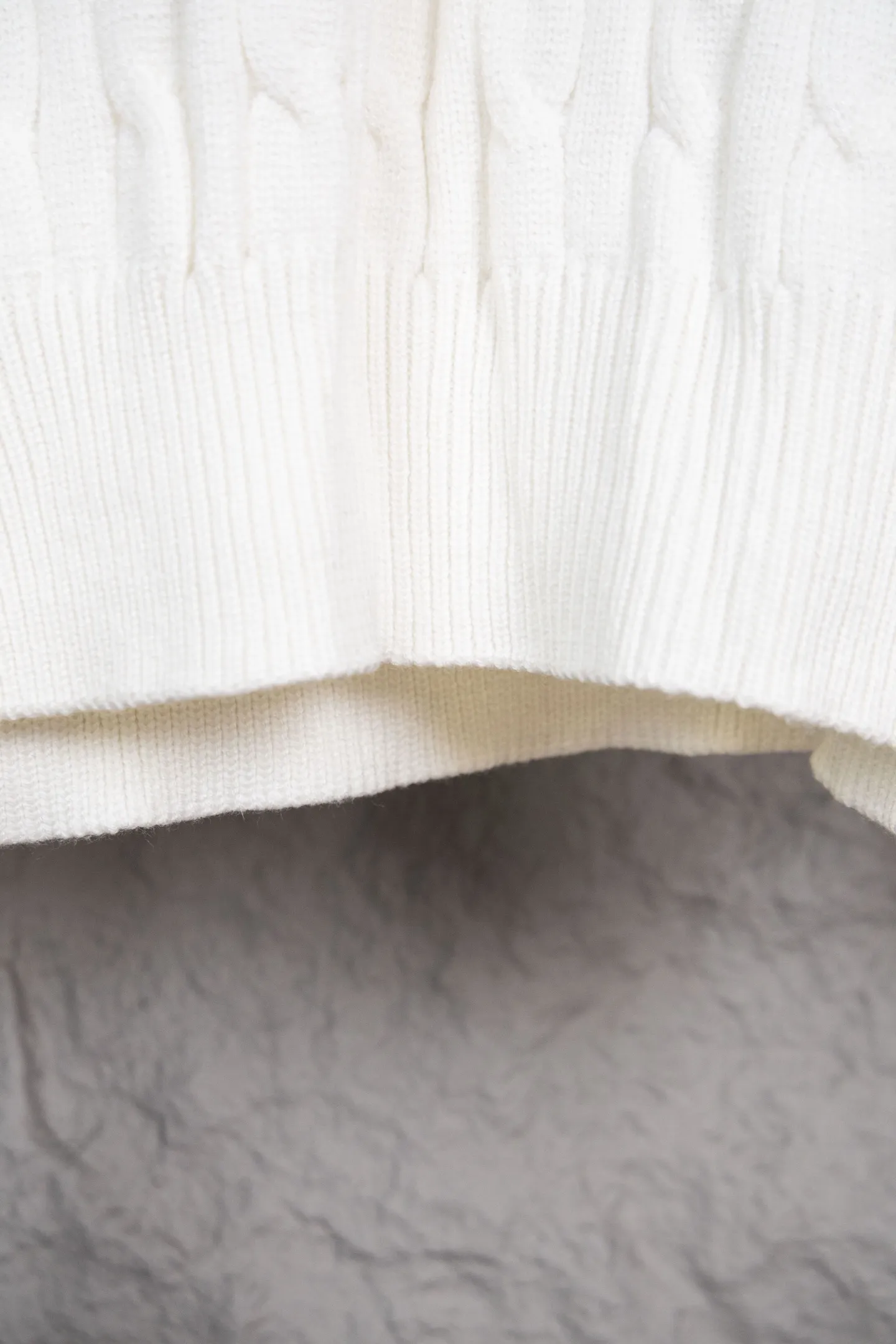 P240 Ralph Lauren 2025ss new twist sweater button cardigan. The fabric is made of imitation cashmere fabric. A full set of customized accessories. The highest version on the market. Color: Navy blue, black, white and gray. Size: S-XL.